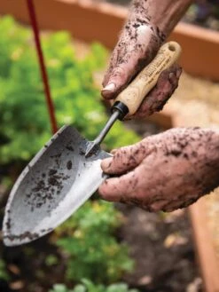 Gardener's Lifetime Trowel -Soil N Tool Sales 8586972 3242 tif